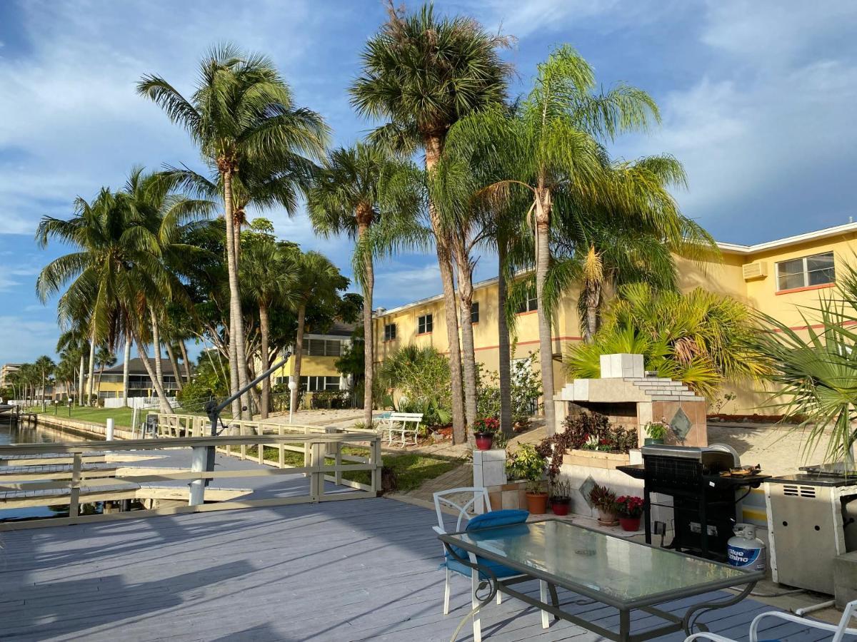 Hideaway Waterfront Resort Cape Coral Exterior photo