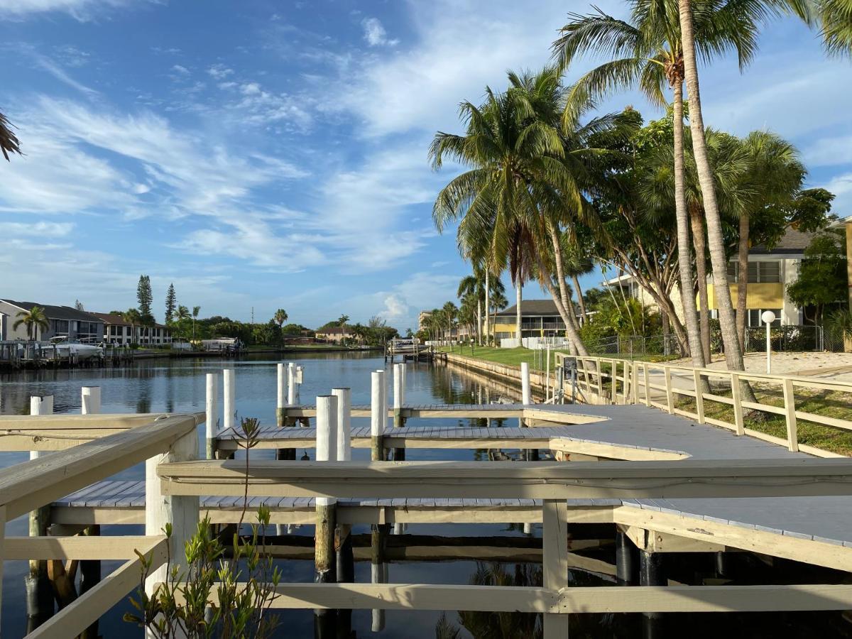 Hideaway Waterfront Resort Cape Coral Exterior photo