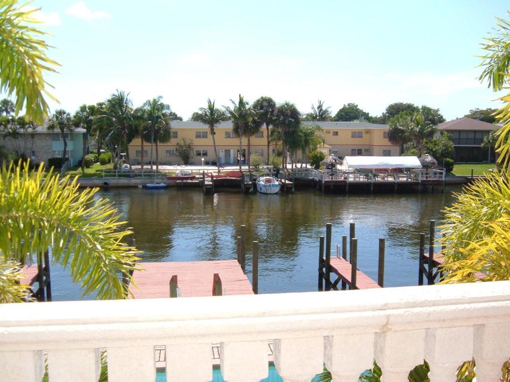 Hideaway Waterfront Resort Cape Coral Exterior photo