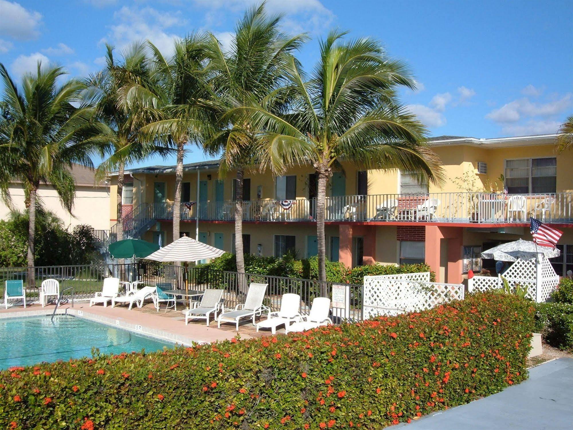 Hideaway Waterfront Resort Cape Coral Exterior photo