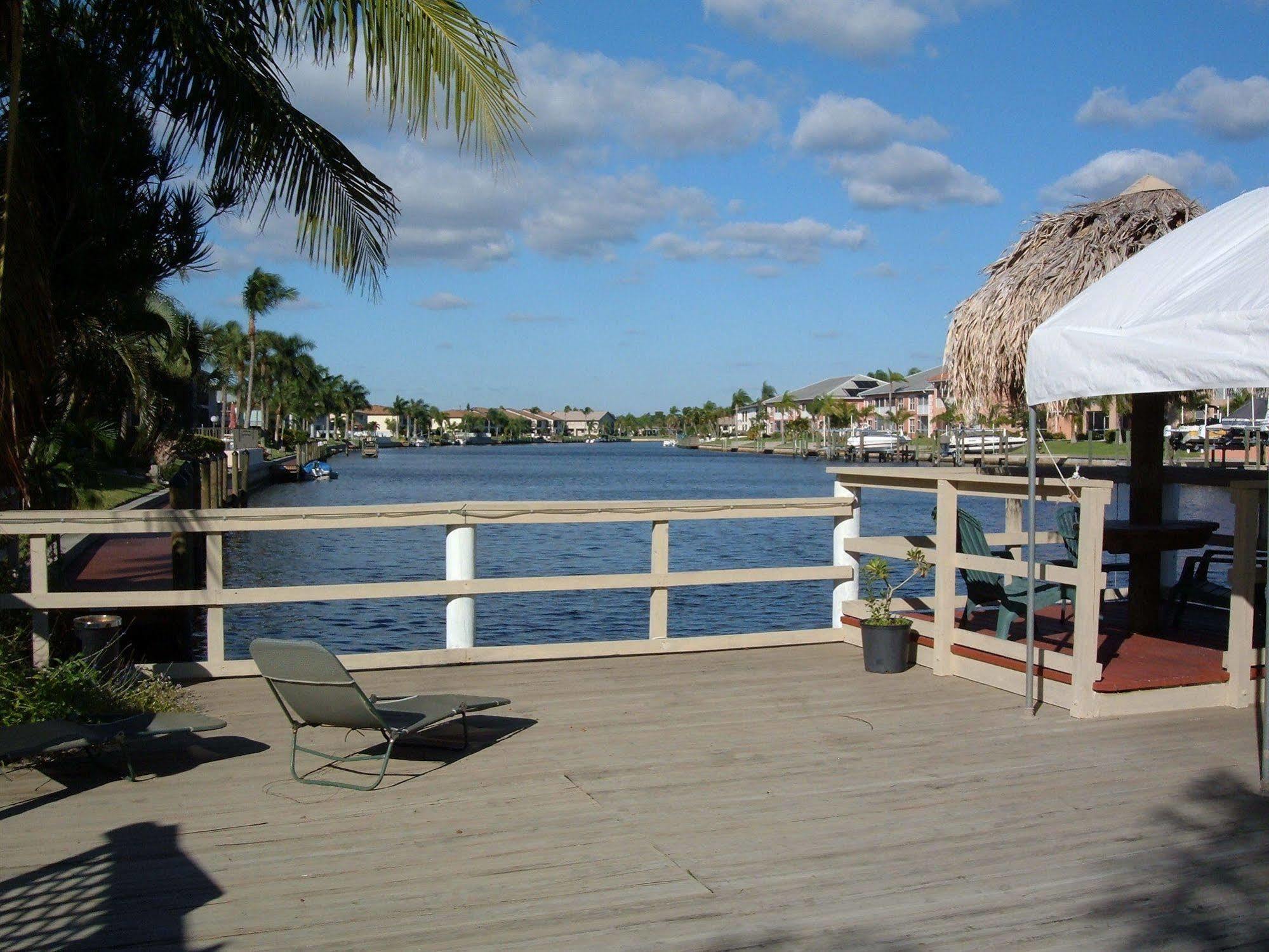 Hideaway Waterfront Resort Cape Coral Exterior photo